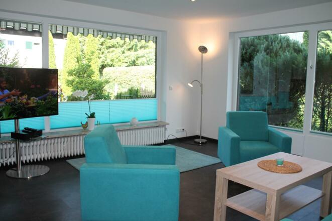 Wohnzimmer mit Blick in den Garten