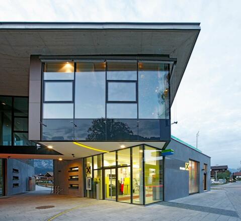 Bankstelle Radfeld Sommer