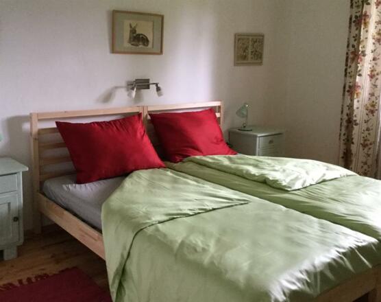 Schlafzimmer mit getrennten Betten