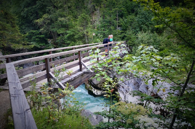 Obere Holzbrücke über die Steyr beim Stromboding-Wasserfall