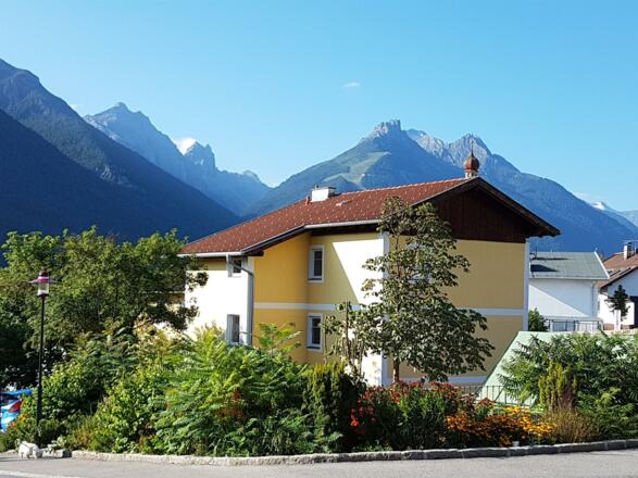 Apartment Alber- Stubaital- Haus Ansicht Rückseite