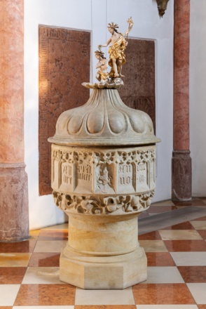 Pfarrkirche Ering, Taufstein