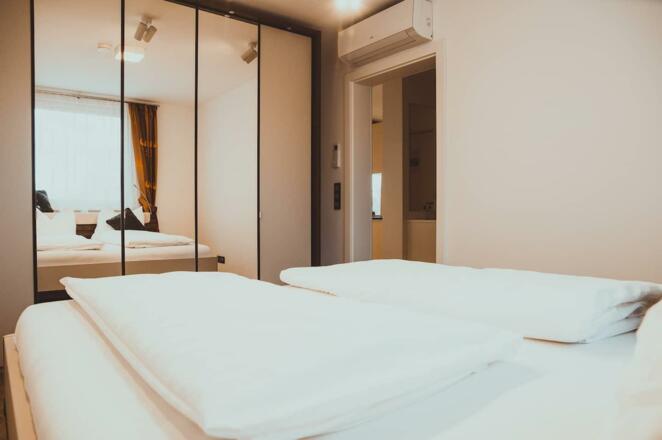 90152384-8fef-469b-b190-a4dcbb519ade