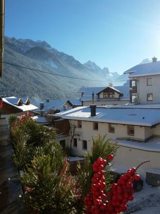 Ansicht Haus  Winter Balkon  Fewo A