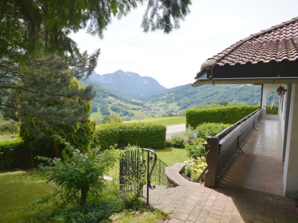 Südseitiger Balkon mit Zugang zum Garten