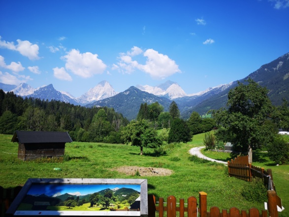 Blick vom Landhotel Gressenbauer auf das Tote Gebirge