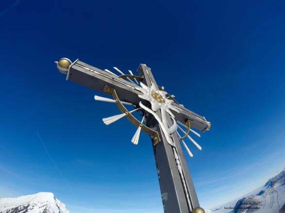 schönes Gipfelkreuz auf dem Peitingköpfl