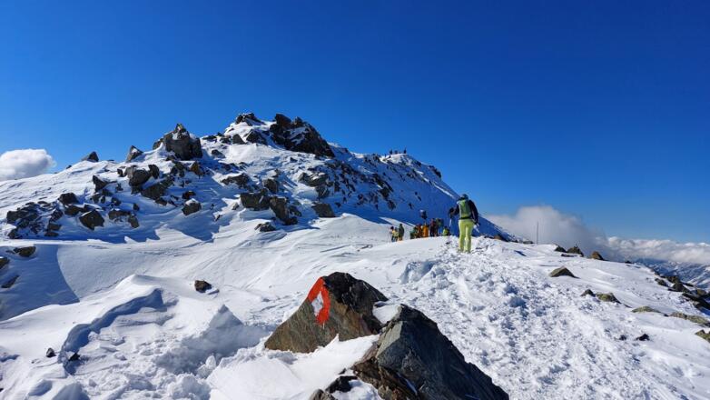Der kleine Sattel vor der Sonnenspitze ist der Startplatz für die Abfahrt.