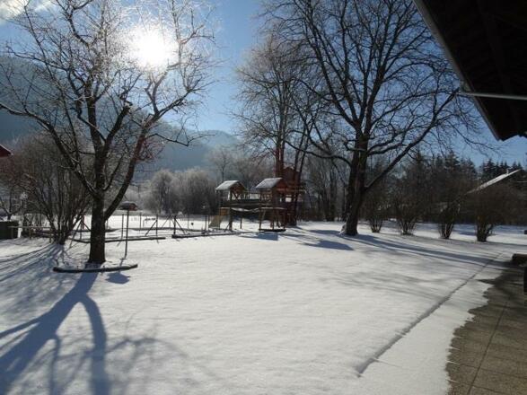 Spielplatz im Winter