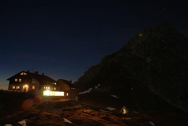 Fiderepasshütte bei Nacht
