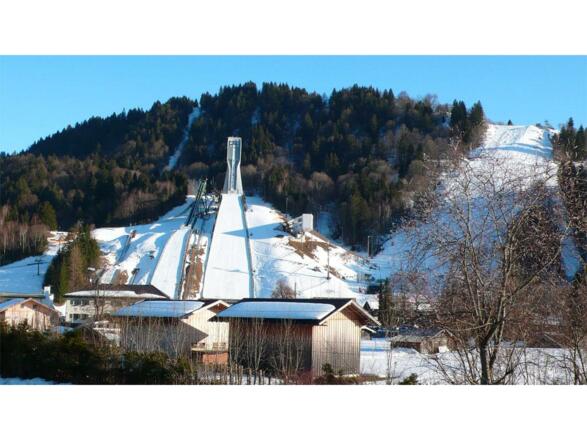 Aussicht vom Ostbalkon zur Olympia-Skischanze