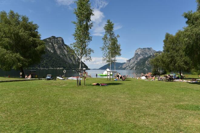 Liegewiese am See