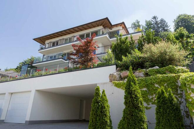 Villa-Traunsee_Hausansicht_Garagen
