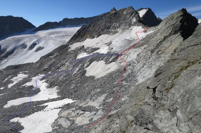 Rot der alte Weg, wegen Steinschlag nicht zu empfehlen, blau der alternative Anstieg vom Pitztaler Jöchl..