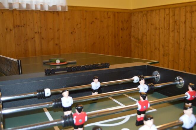 Spielzimmer mit Tischraum und Tischfußball