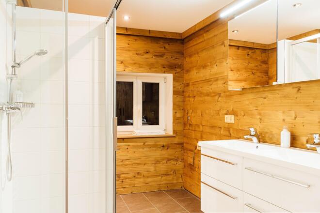 Badezimmer mit Dusche Top 1
