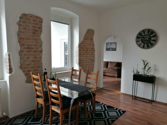 Badezimmer mit großzügiger Regendusche