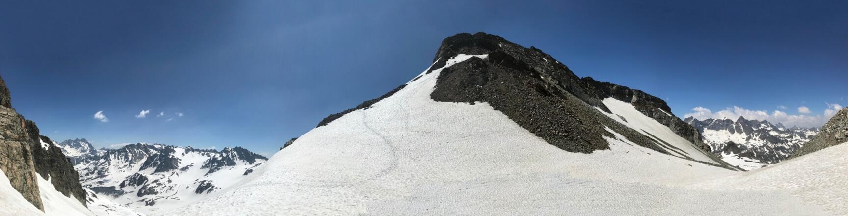 Ochsenkopf von der Tiroler Scharte mit Blick Richtung Jamtal (links) und Ochsental (rechts)