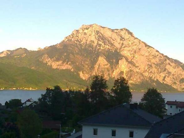Ausblick zum Traunstein im Abendrot