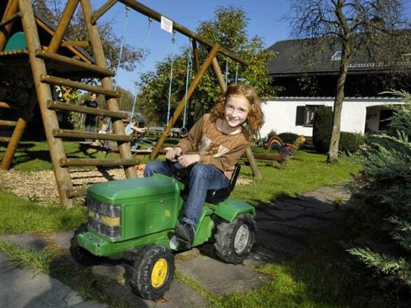 Spielplatz mit Traktor