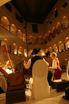 Ruperti Quartett im Arcadenhof von Schloss Amerang.