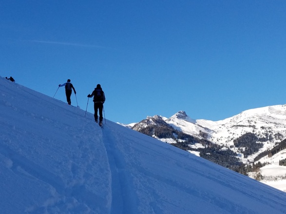 Der nordseitige Anstieg mit Blick auf den Schuhflicker (Bildmitte).