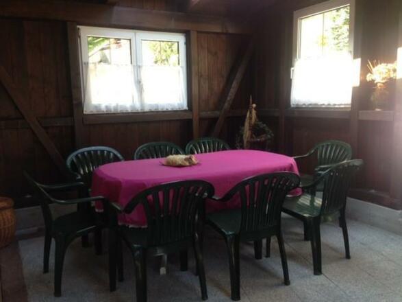 Sitzmöglichkeit in Hütte