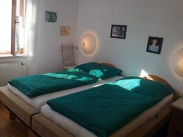 Schlafzimmer mit Morgen- u.Nachmittagssonne, hohes