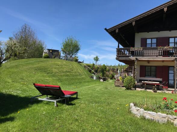 viel Plätze zum Entspannen um´s Haus