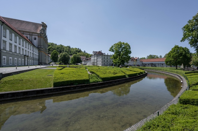 Klosterareal mit Flusslauf