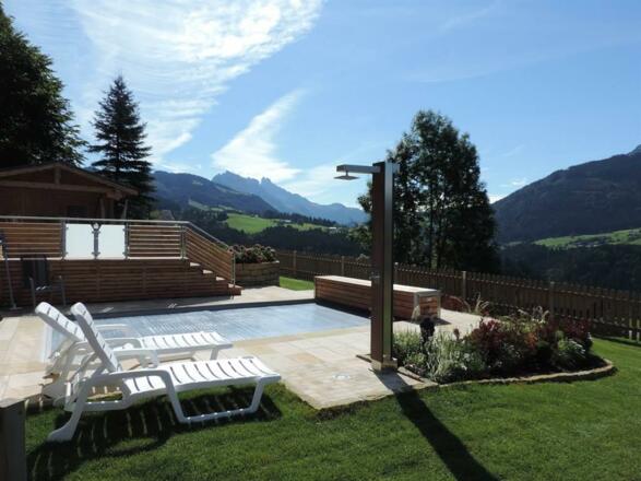 Pool mit Liegen