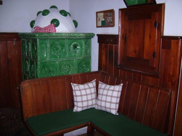 Kachelofen im Wohnzimmer