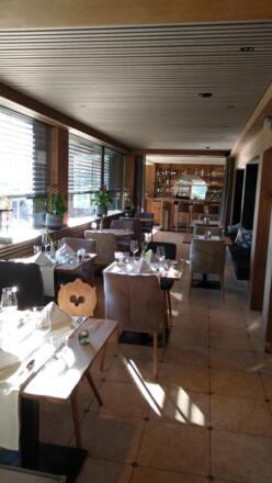 "Ausblick 83" mit Hotelbar im Hintergrund