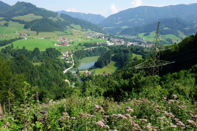 Blick nach Großraming und Stausee
