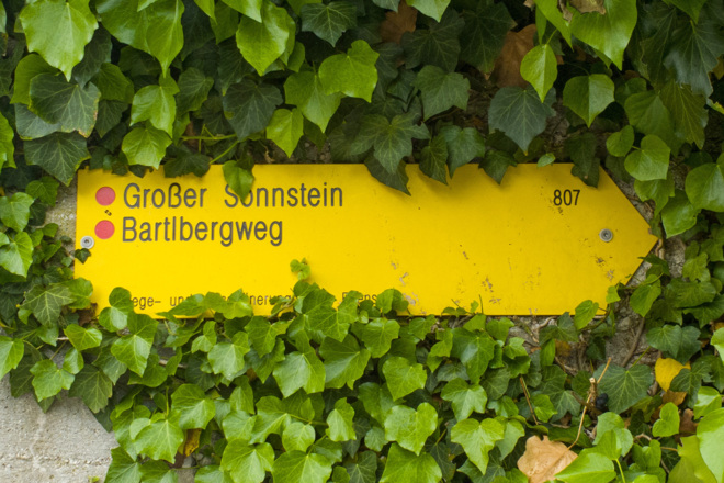 Wegweiser zum Großen Sonnstein in Ebensee.