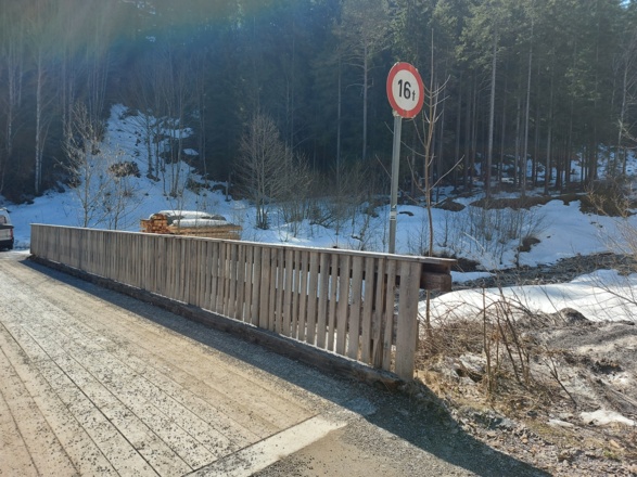 Startpunkt nach der Brücke am Eingang des Gartnertals