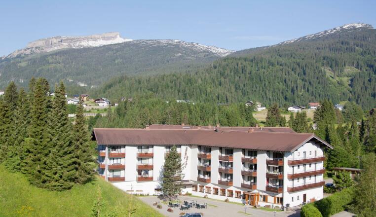 Hausansicht Hoteleinfahrt