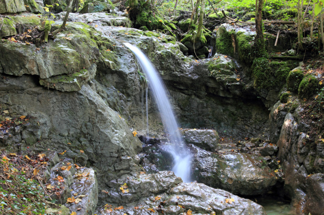 Kleiner Wasserfall im Siegesbachgraben.