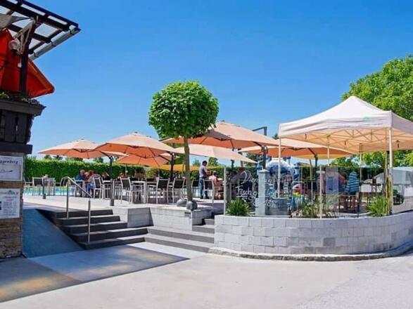 Außenalnage mit Pool - Hotel Almtal