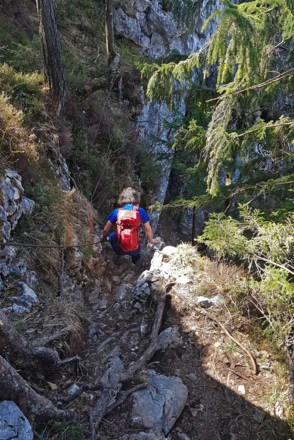 Seilversicherte Stelle beim Abstieg zum kleinen Sonnstein.