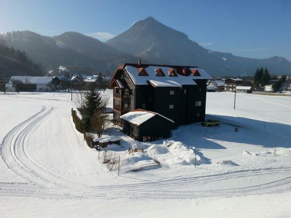 Blick auf verschneite Berge
