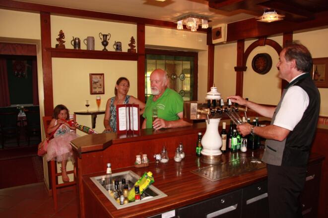 Bar-gallery
