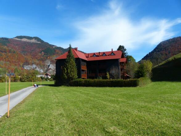 Mit Blick auf die Berge