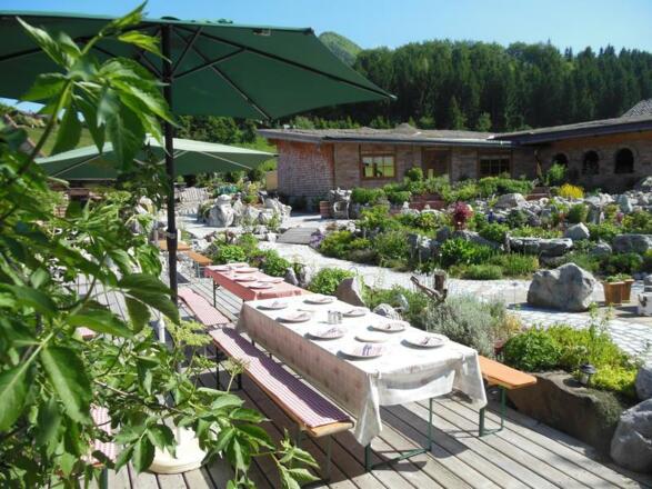Sonnenterrasse & Kräutergarten