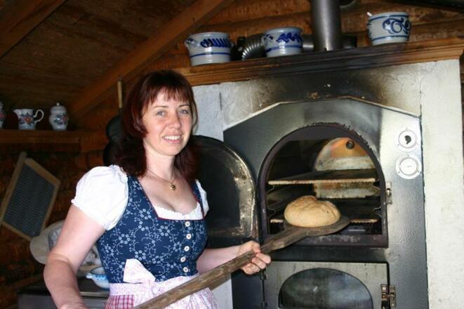 Brotbacken mit Bäuerin Brigitta - Oberhinteregghof