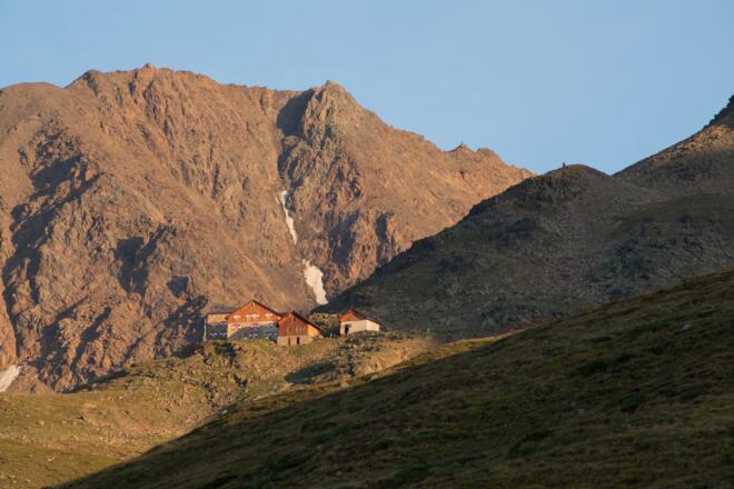 Breslauer Hütte im Morgenlicht