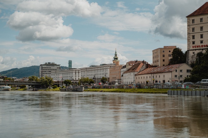 Radfähre "Donaubus" auf der Donau von Ottensheim nach Linz