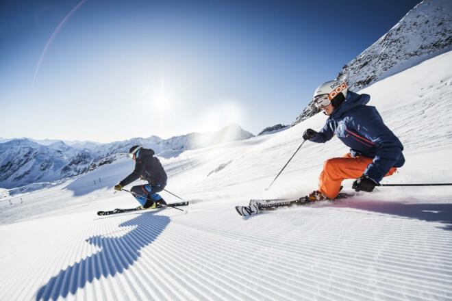 Skifahren_Stubaier_Gletscher_-c-_Andre_Schoenherr
