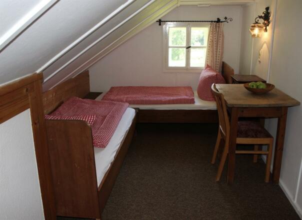 2. Schlafzimmer mit Dachschräge