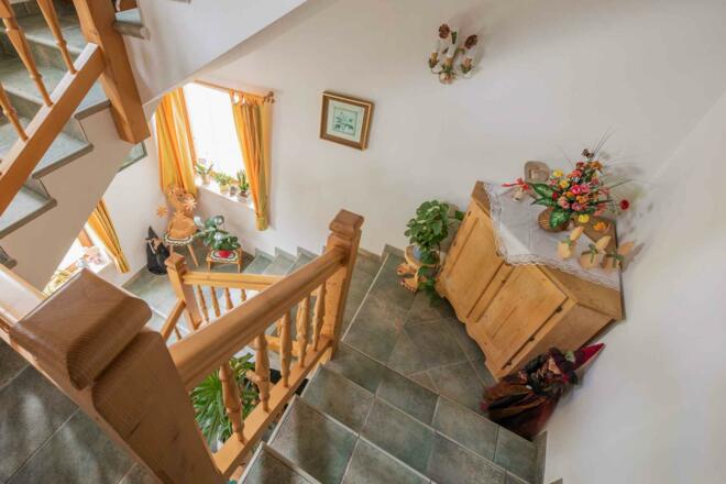 Aufgann zu den Zimmern